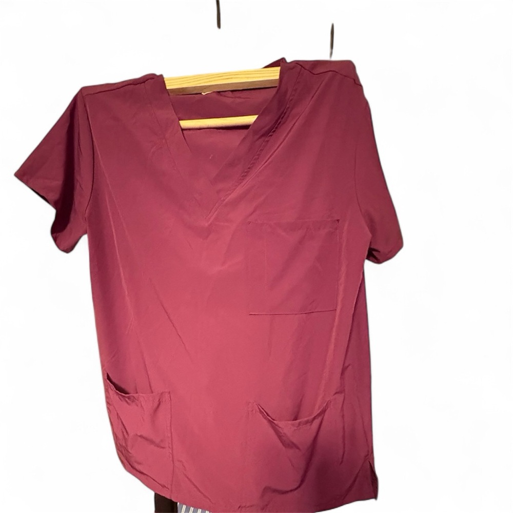 MedPia maroon  scrub top size medium